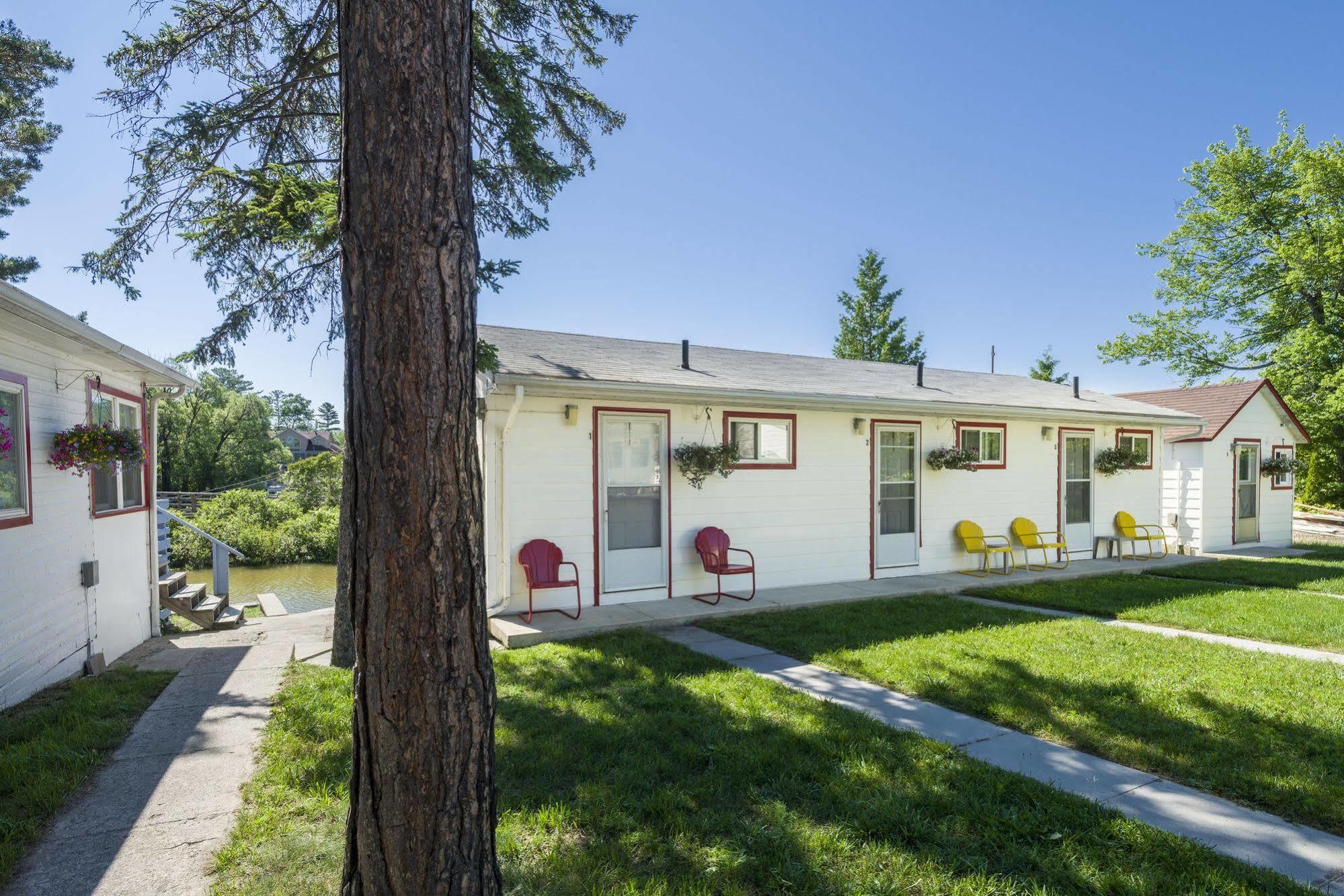 Hollywood Cottages Wasaga Beach Εξωτερικό φωτογραφία